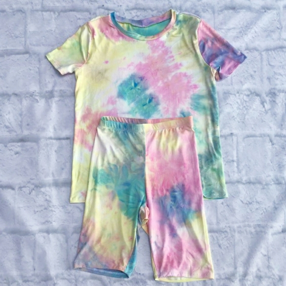Tie-Dye Biker Shorts and Short Sleeves Top - Picture 2 of 8